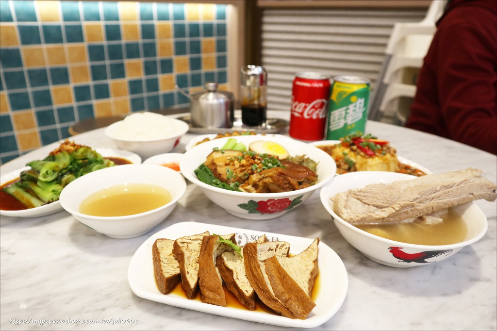 【松發肉骨茶】台北新加坡美食推薦 振興千元套餐 必點招牌龍骨湯 遠百信義A13 FoodOpera食代館美食廣場