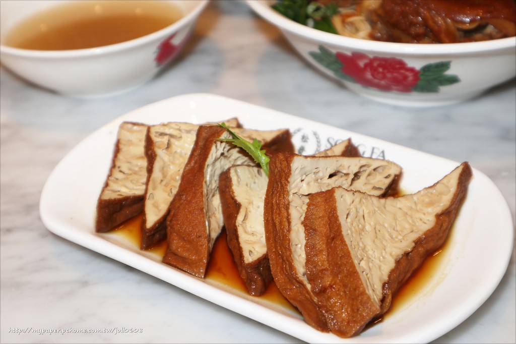 【松發肉骨茶】台北新加坡美食推薦 振興千元套餐 必點招牌龍骨湯 遠百信義A13 FoodOpera食代館美食廣場