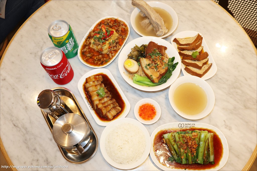 【松發肉骨茶】台北新加坡美食推薦 振興千元套餐 必點招牌龍骨湯 遠百信義A13 FoodOpera食代館美食廣場
