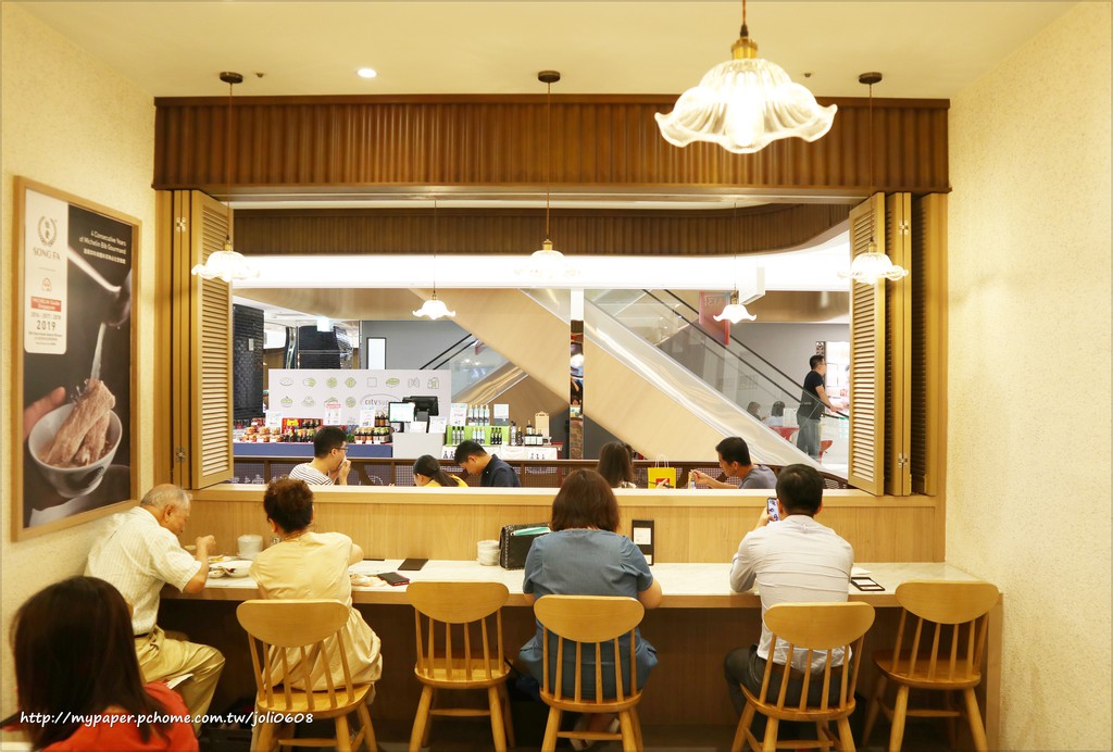 【松發肉骨茶】台北新加坡美食推薦 振興千元套餐 必點招牌龍骨湯 遠百信義A13 FoodOpera食代館美食廣場