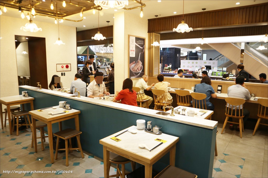 【松發肉骨茶】台北新加坡美食推薦 振興千元套餐 必點招牌龍骨湯 遠百信義A13 FoodOpera食代館美食廣場