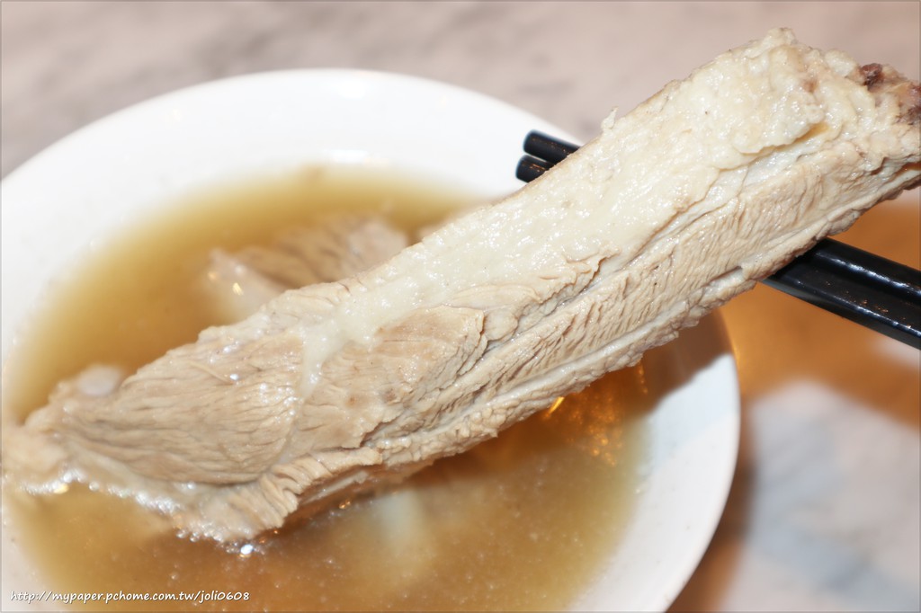 【松發肉骨茶】台北新加坡美食推薦 振興千元套餐 必點招牌龍骨湯 遠百信義A13 FoodOpera食代館美食廣場