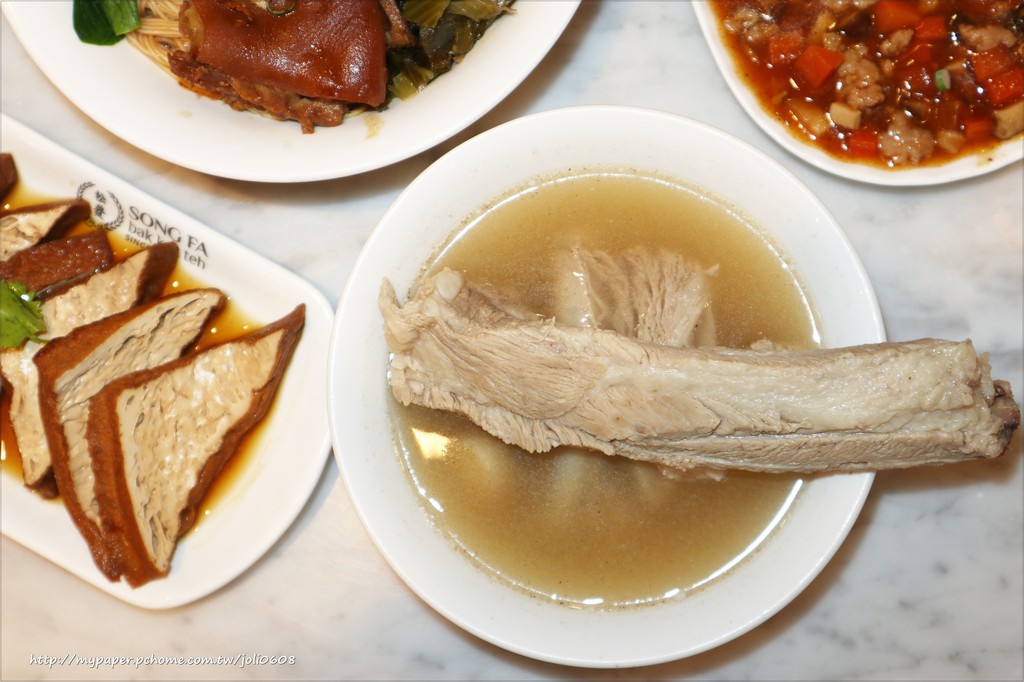 【松發肉骨茶】台北新加坡美食推薦 振興千元套餐 必點招牌龍骨湯 遠百信義A13 FoodOpera食代館美食廣場