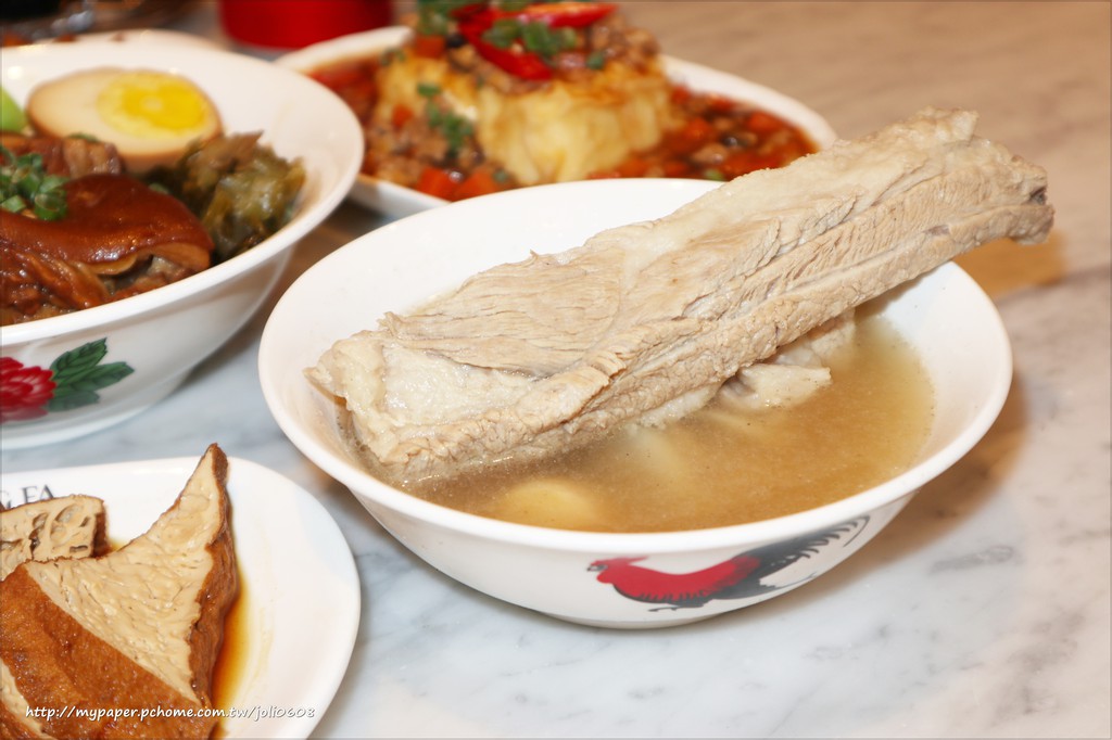 【松發肉骨茶】台北新加坡美食推薦 振興千元套餐 必點招牌龍骨湯 遠百信義A13 FoodOpera食代館美食廣場