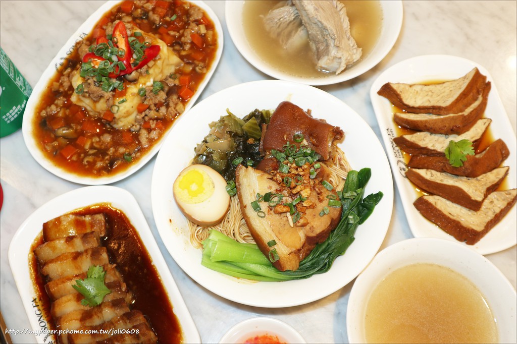 【松發肉骨茶】台北新加坡美食推薦 振興千元套餐 必點招牌龍骨湯 遠百信義A13 FoodOpera食代館美食廣場