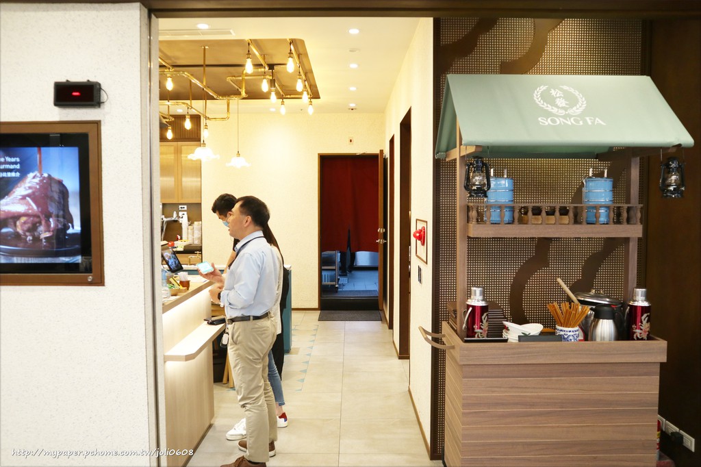 【松發肉骨茶】台北新加坡美食推薦 振興千元套餐 必點招牌龍骨湯 遠百信義A13 FoodOpera食代館美食廣場