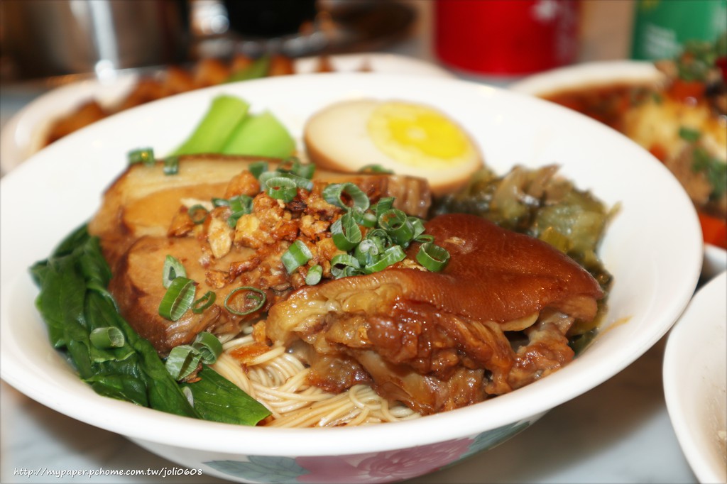 【松發肉骨茶】台北新加坡美食推薦 振興千元套餐 必點招牌龍骨湯 遠百信義A13 FoodOpera食代館美食廣場