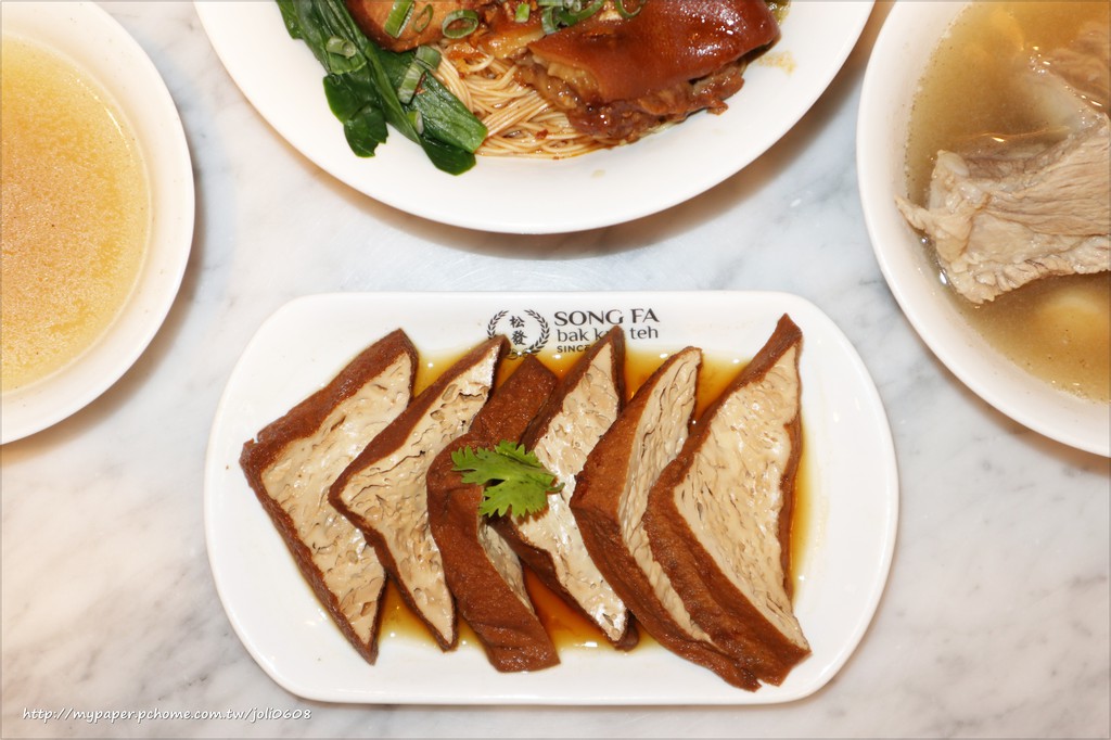 【松發肉骨茶】台北新加坡美食推薦 振興千元套餐 必點招牌龍骨湯 遠百信義A13 FoodOpera食代館美食廣場