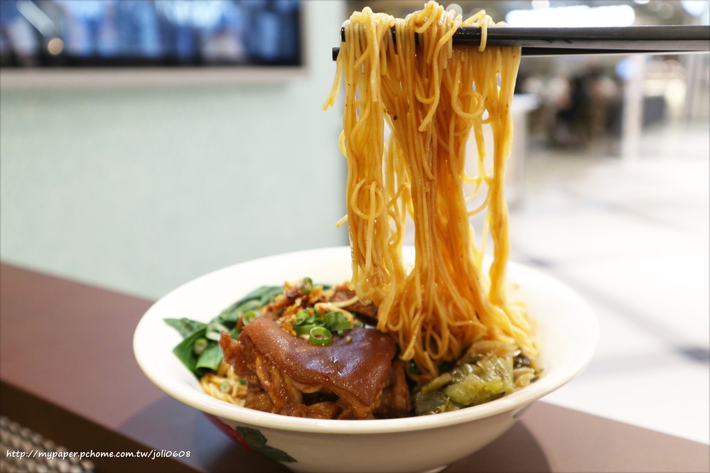 【松發肉骨茶】台北新加坡美食推薦 振興千元套餐 必點招牌龍骨湯 遠百信義A13 FoodOpera食代館美食廣場