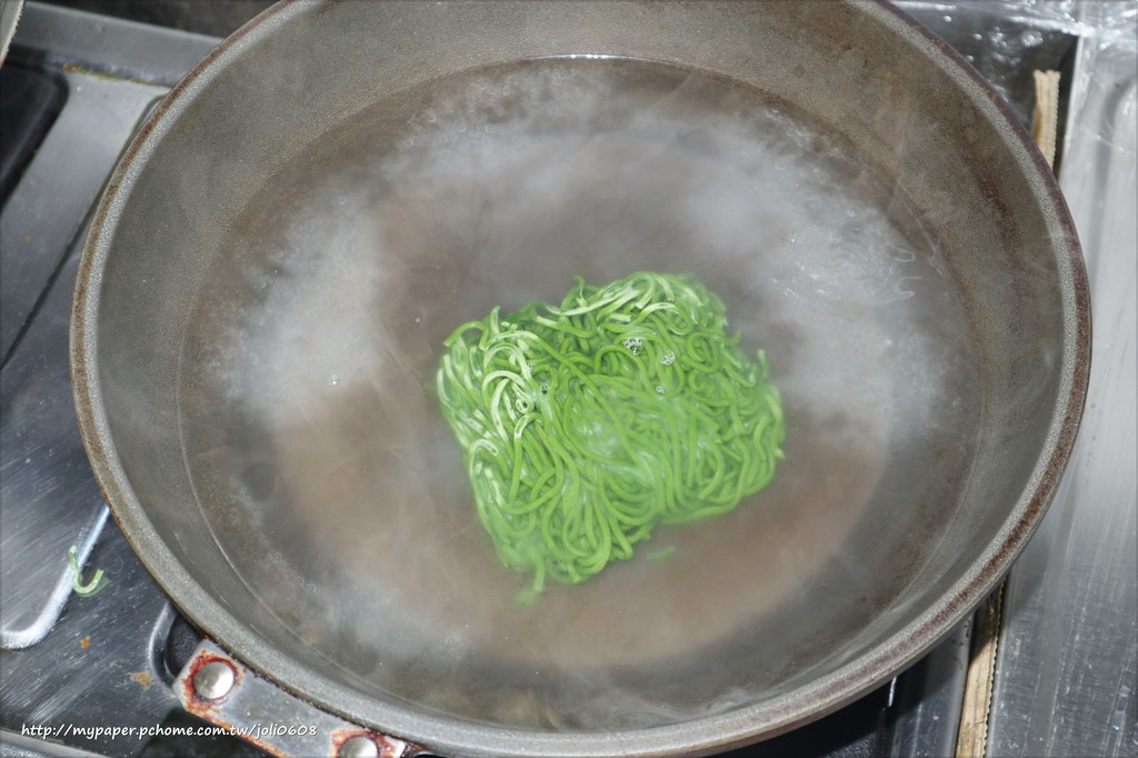 【禾麥Hold Mind】元氣蔬果麵~網購宅配美食推薦 以蔬果研製的彩色麵體 鮮豔繽紛的健康麵條 乾麵&湯麵一次滿足