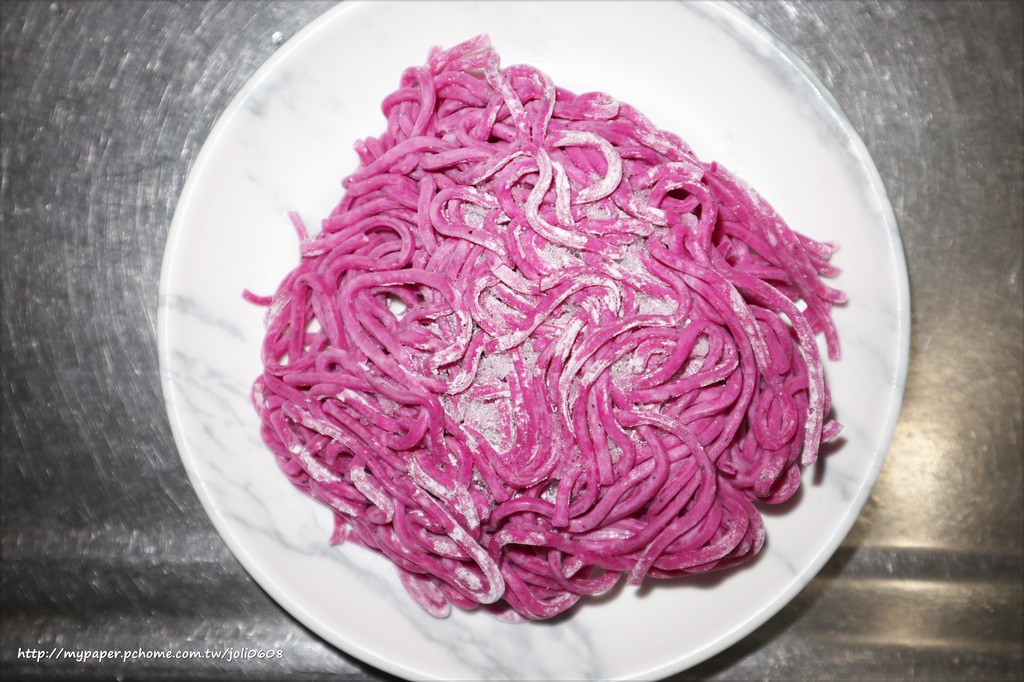 【禾麥Hold Mind】元氣蔬果麵~網購宅配美食推薦 以蔬果研製的彩色麵體 鮮豔繽紛的健康麵條 乾麵&湯麵一次滿足