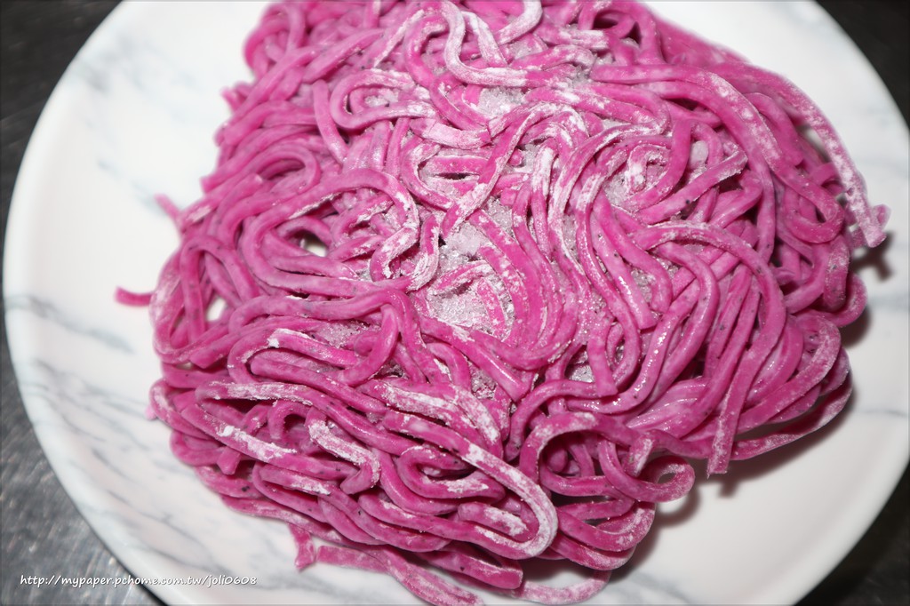 【禾麥Hold Mind】元氣蔬果麵~網購宅配美食推薦 以蔬果研製的彩色麵體 鮮豔繽紛的健康麵條 乾麵&湯麵一次滿足