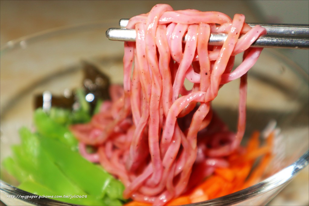 【禾麥Hold Mind】元氣蔬果麵~網購宅配美食推薦 以蔬果研製的彩色麵體 鮮豔繽紛的健康麵條 乾麵&湯麵一次滿足