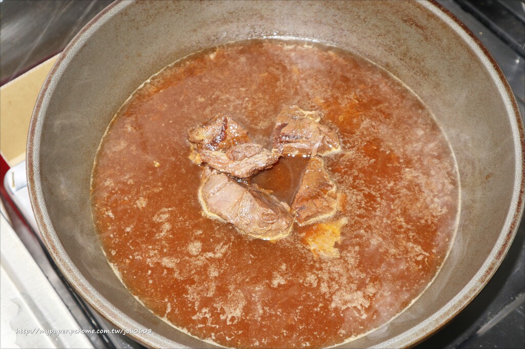 【昆琦私房料理】清燉牛肉湯&紅燒牛肉湯&招牌雙寶紅燒牛肉湯~雞骨和牛骨熬煮的湯底 牛肉大塊扎實飽滿 吃進嘴裡滿足在心底