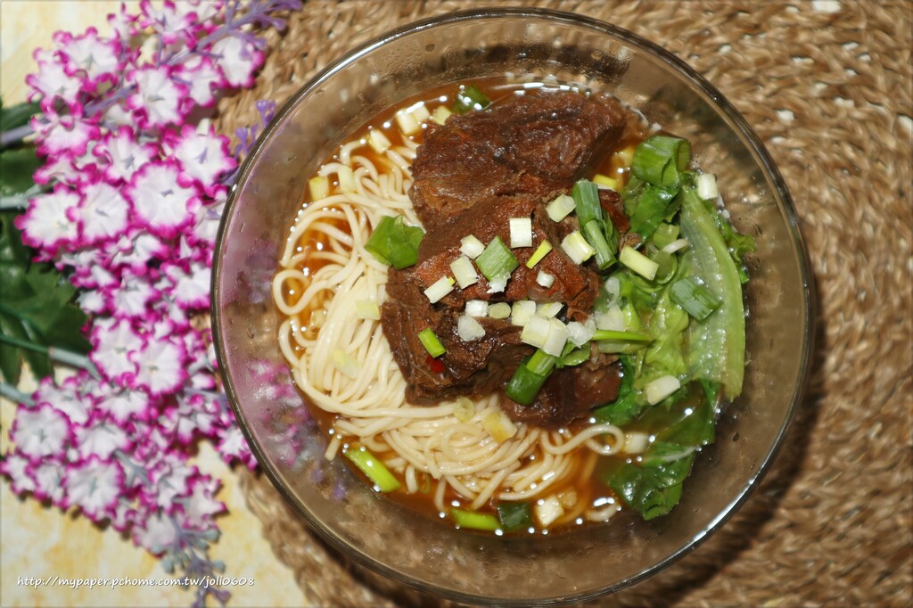 【昆琦私房料理】清燉牛肉湯&紅燒牛肉湯&招牌雙寶紅燒牛肉湯~雞骨和牛骨熬煮的湯底 牛肉大塊扎實飽滿 吃進嘴裡滿足在心底