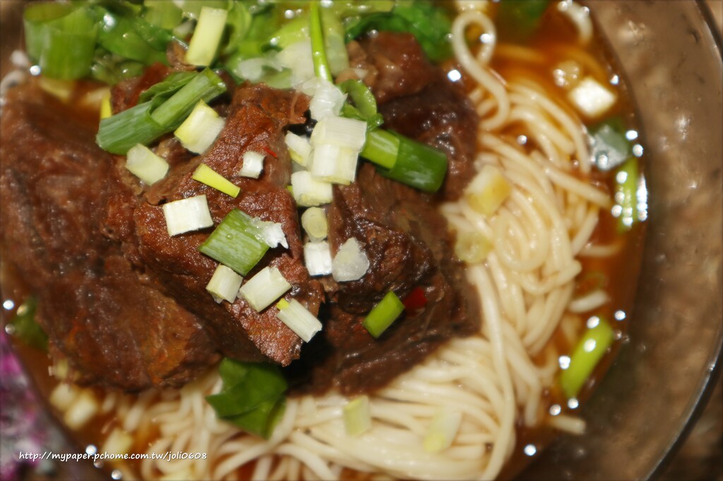 【昆琦私房料理】清燉牛肉湯&紅燒牛肉湯&招牌雙寶紅燒牛肉湯~雞骨和牛骨熬煮的湯底 牛肉大塊扎實飽滿 吃進嘴裡滿足在心底