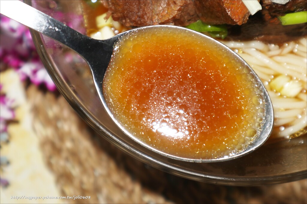 【昆琦私房料理】清燉牛肉湯&紅燒牛肉湯&招牌雙寶紅燒牛肉湯~雞骨和牛骨熬煮的湯底 牛肉大塊扎實飽滿 吃進嘴裡滿足在心底