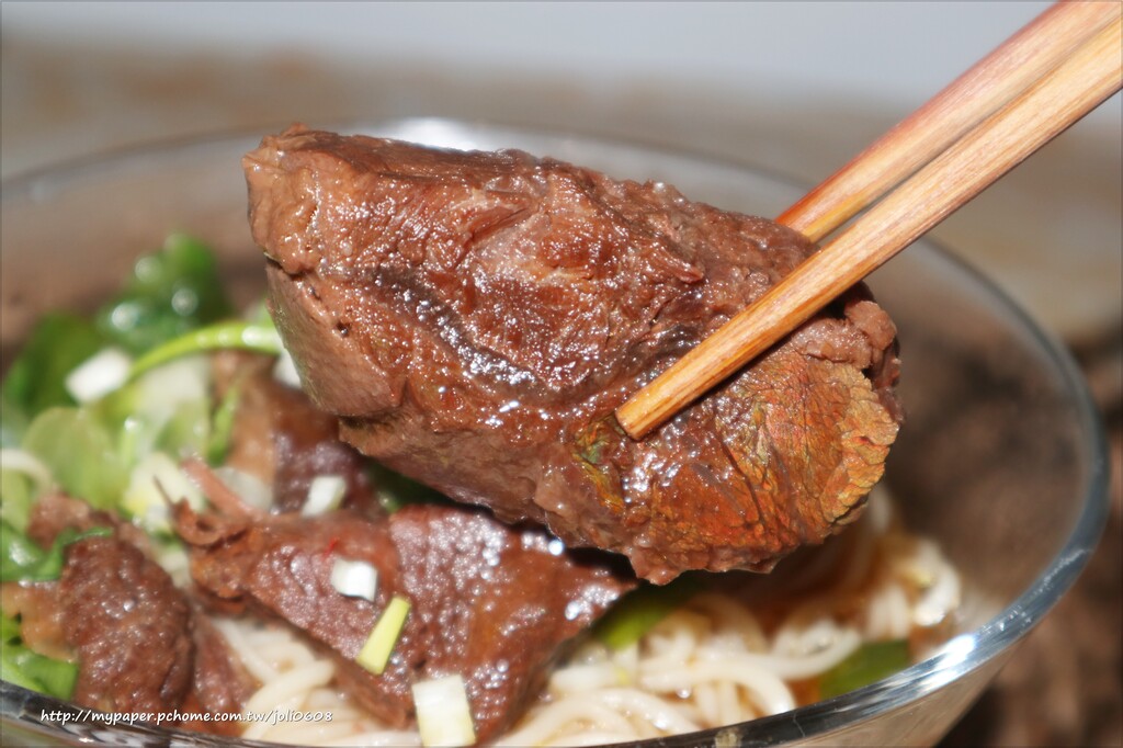 【昆琦私房料理】清燉牛肉湯&紅燒牛肉湯&招牌雙寶紅燒牛肉湯~雞骨和牛骨熬煮的湯底 牛肉大塊扎實飽滿 吃進嘴裡滿足在心底