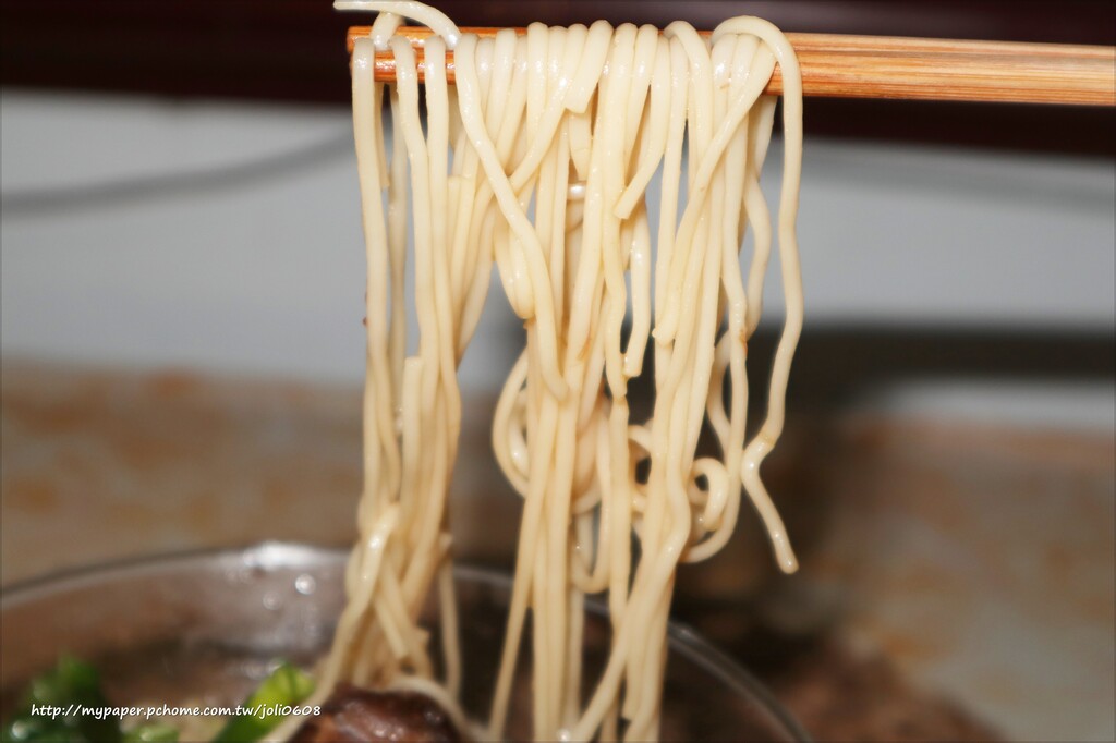 【昆琦私房料理】清燉牛肉湯&紅燒牛肉湯&招牌雙寶紅燒牛肉湯~雞骨和牛骨熬煮的湯底 牛肉大塊扎實飽滿 吃進嘴裡滿足在心底