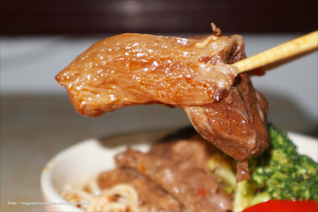 【昆琦私房料理】清燉牛肉湯&紅燒牛肉湯&招牌雙寶紅燒牛肉湯~雞骨和牛骨熬煮的湯底 牛肉大塊扎實飽滿 吃進嘴裡滿足在心底