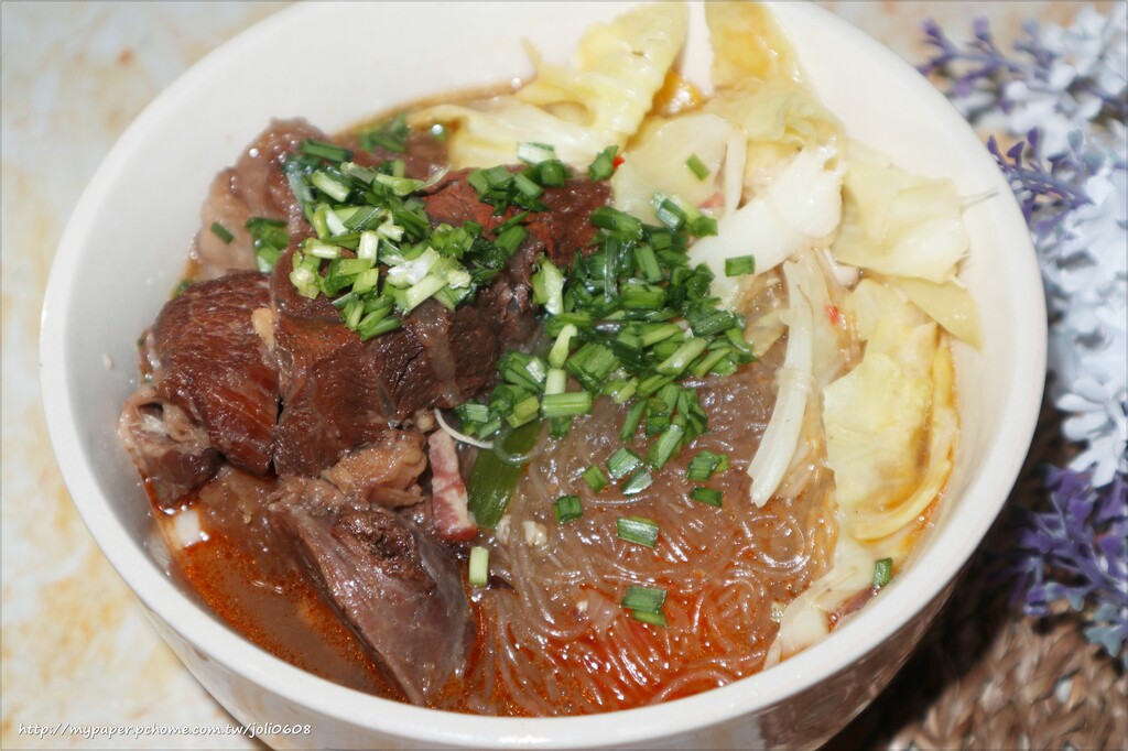 【昆琦私房料理】清燉牛肉湯&紅燒牛肉湯&招牌雙寶紅燒牛肉湯~雞骨和牛骨熬煮的湯底 牛肉大塊扎實飽滿 吃進嘴裡滿足在心底