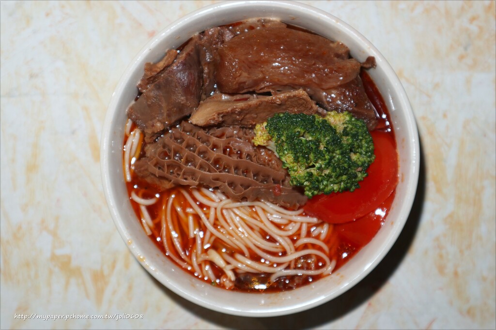 【昆琦私房料理】清燉牛肉湯&紅燒牛肉湯&招牌雙寶紅燒牛肉湯~雞骨和牛骨熬煮的湯底 牛肉大塊扎實飽滿 吃進嘴裡滿足在心底