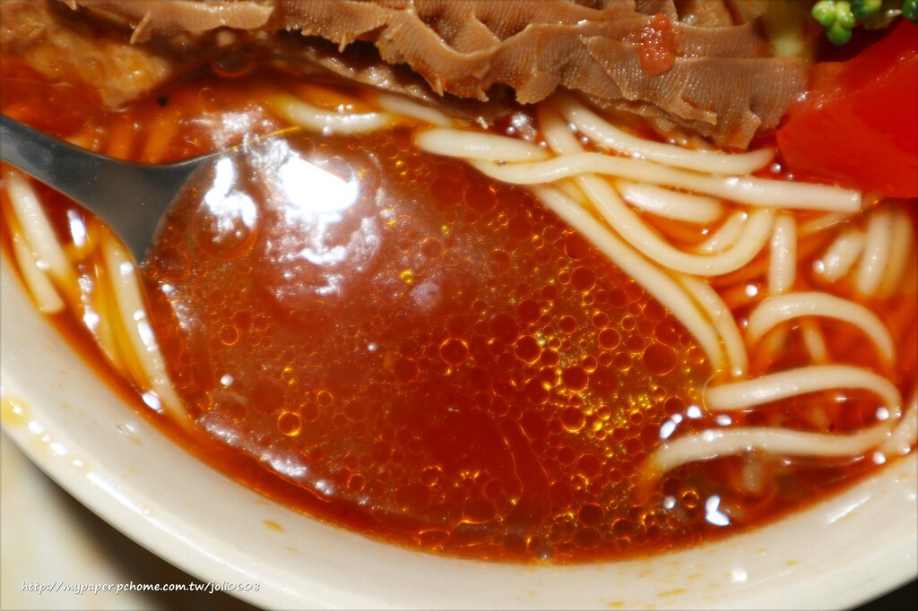 【昆琦私房料理】清燉牛肉湯&紅燒牛肉湯&招牌雙寶紅燒牛肉湯~雞骨和牛骨熬煮的湯底 牛肉大塊扎實飽滿 吃進嘴裡滿足在心底