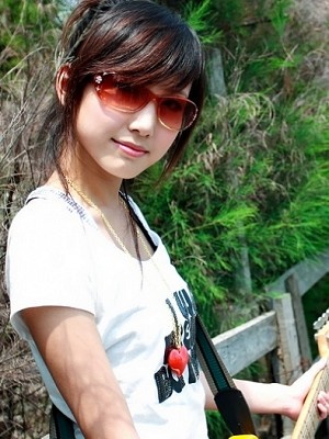 美女吉他手琳琳3