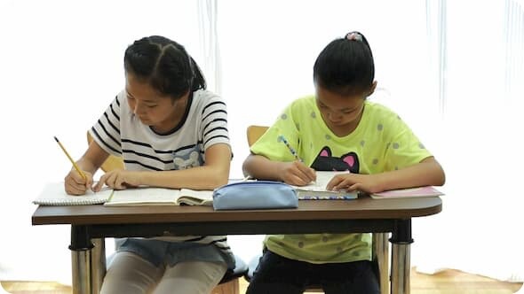 孩子做作